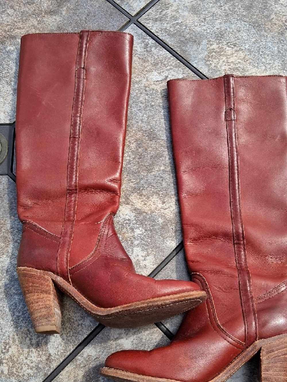 Vintage Frye Leather Heeled Boots - Picture 4 of 8